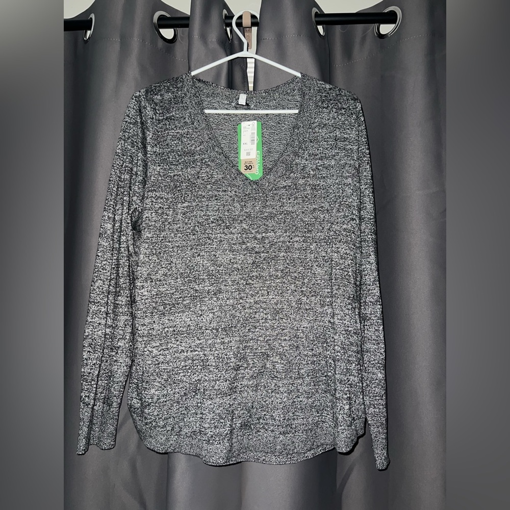 NWT Gray V-Neck Long Sleeve Reitmans Women's Top